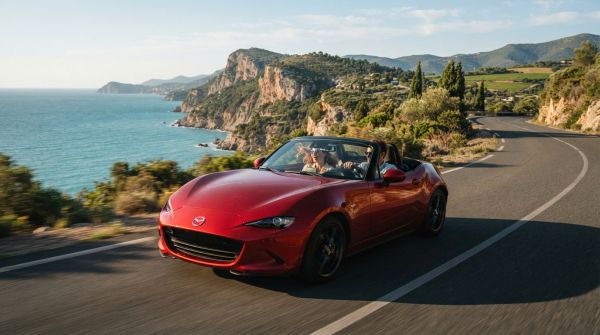 Maîtriser la conduite à ciel ouvert : les spécificités du roadster